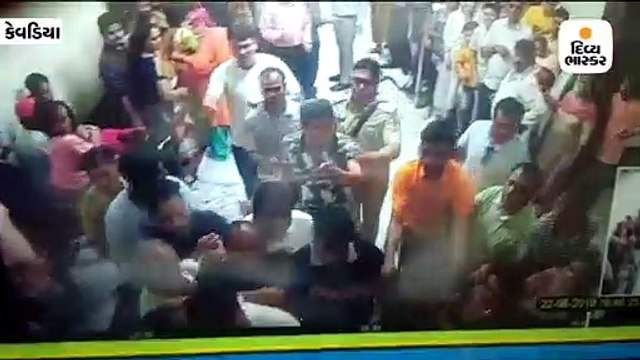 સ્ટેચ્યુ ઓફ યુનિટી પર લિફ્ટ ખોટકાતા પ્રવાસીઓનો હોબાળો : 2 ખાનગી કર્મચારીઓને માર માર્યો