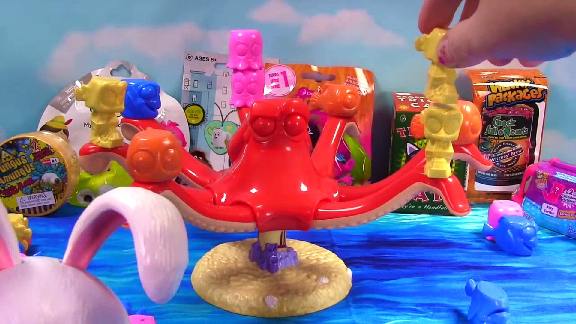 ⁣The Secret Life of Pets Play Don't Wake Hank from Finding Dory Toys