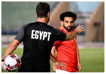 لقطة إنسانية رائعة لمحمد صلاح تجاه طفلة بكأس أمم أفريقيا