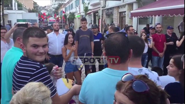 Report TV -Rama në Sarandë/ Militantët e PD-së e presin me protesta