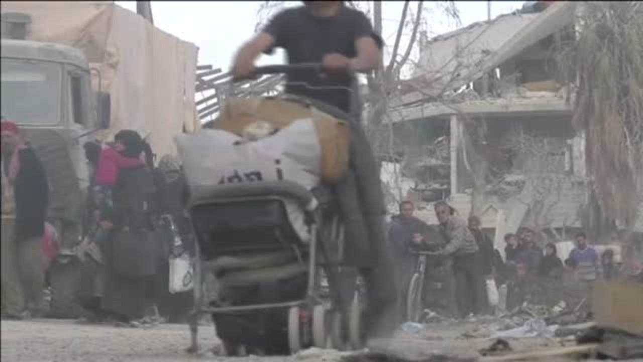 Huyen de Guta Oriental cerca de 25.000 civiles aprovechando los corredores humanitarios