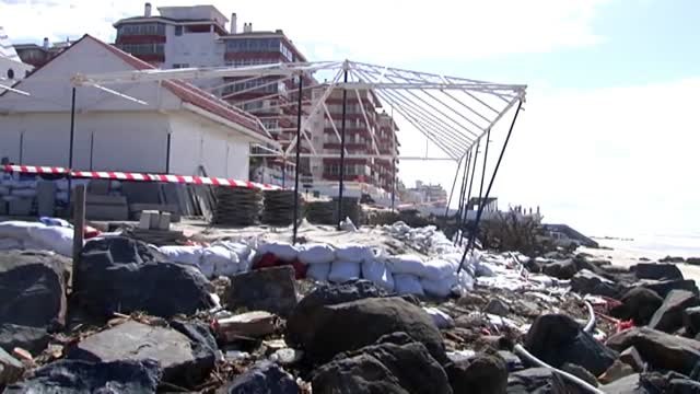 La resurrección de las playas tras el temporal y antes de la Semana Santa