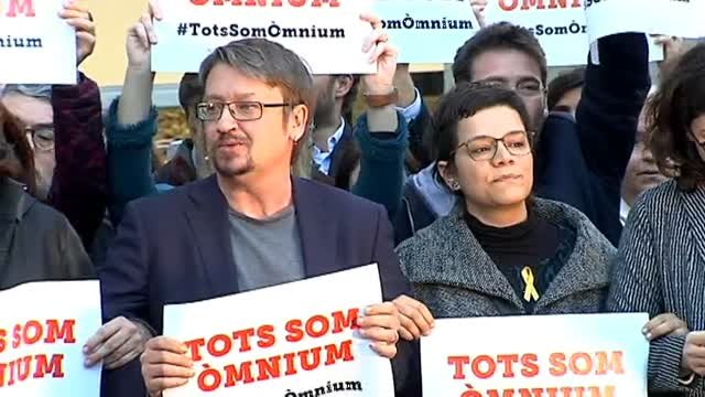 Concentraciones independentistas frente a varios cuarteles de la Guardia Civil en Barcelona