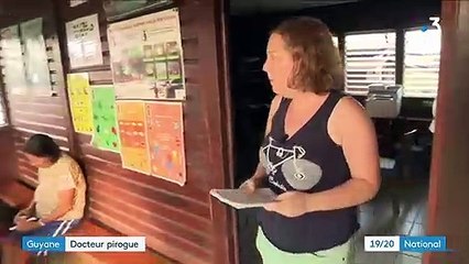 Déserts médicaux : des tournées à bord d'une pirogue en Guyane