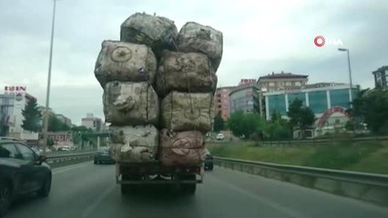 E-5'te aşırı yüklü kamyonetin tehlike saçtığı anlar kamerada