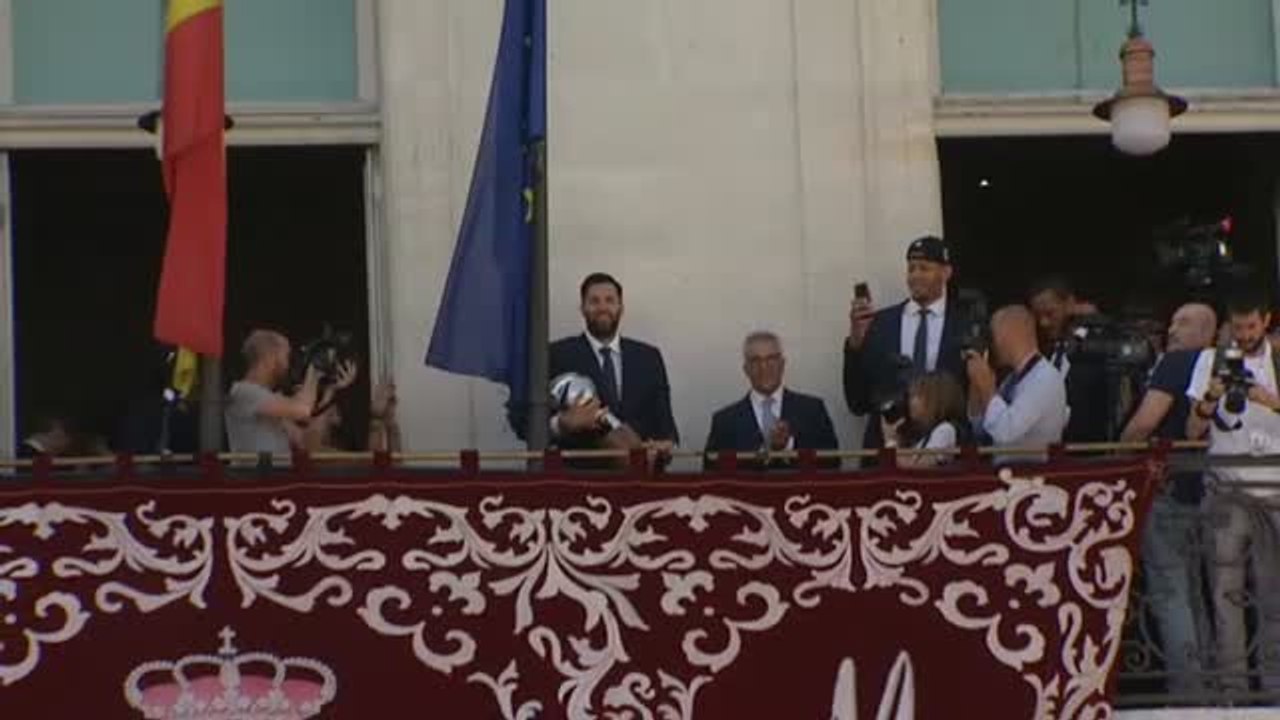 El Real Madrid celebra la Liga ACB por todo lo alto