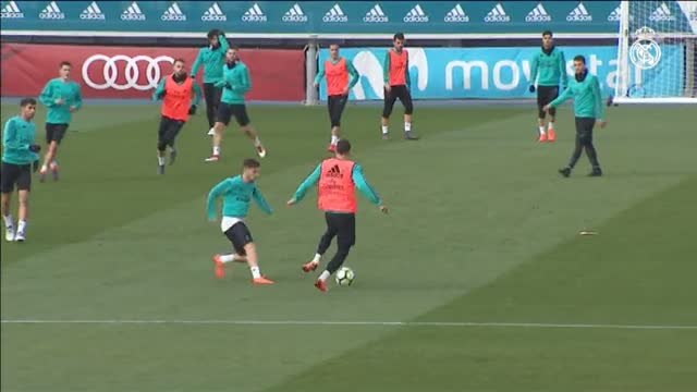 Bale se entrena de forma específica en el césped
