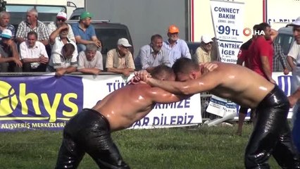 İkiz güreşçiler başpehlivanlık için el bağladı