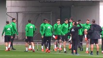 El Betis prepara el partido contra el Espanyol sin Joaquín y Adán