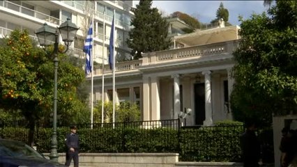 Grecia suspende la liga de fútbol después de que el presidente del PAOK entrara al campo con una pistola