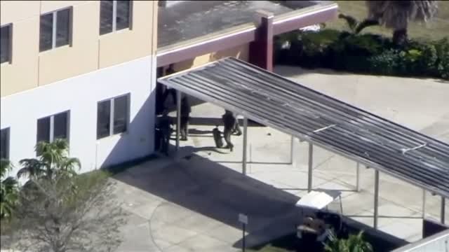 La policía hace públicas 10 angustiosas llamadas desde el interior del instituto de Parkland