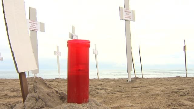 Mausoleo por las víctimas de la violencia machista en la playa de Vinaroz (Castellón)