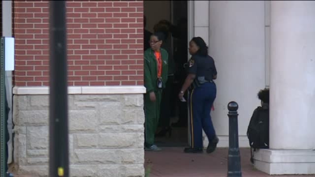 Un joven de 17 años muerto y otro gravemente herido tras un tiroteo en un instituto de Alabama (EEUU)