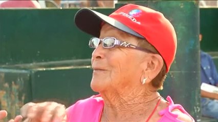 La Vieja, la entrenadora más longeva del fútbol