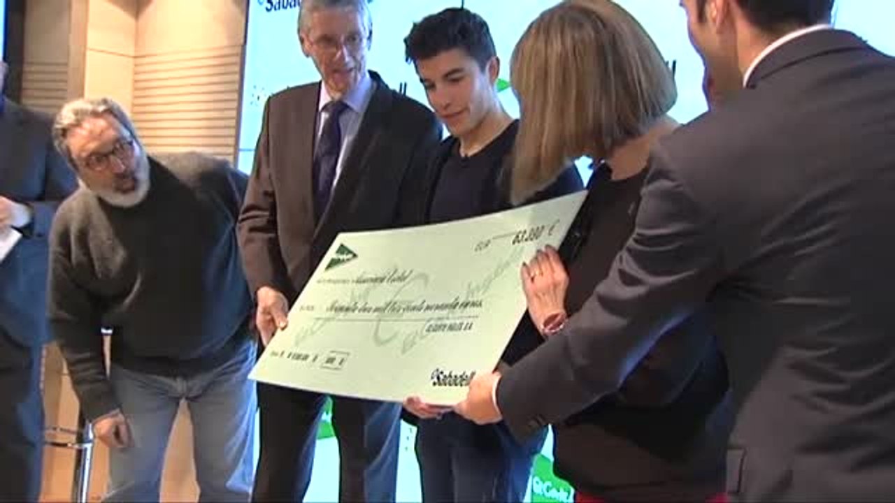Marc Márquez cierra en Barcelona la campaña del libro 'Relatos Solidarios del Deporte'