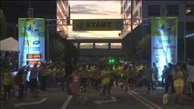 Cientos de perros participan junto a sus dueños en la 'Carrera por la diversión' de Manila