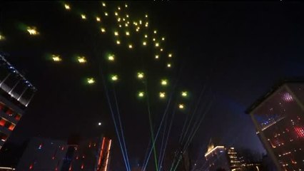 Download Video: Medio millar de drones ilumina el cielo de la ciudad china de Xi'an