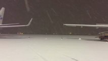 La nieve cubre Bilbao y obliga a cerrar el aeropuerto