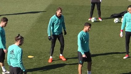 Buen ambiente en el entrenamiento del Real Madrid