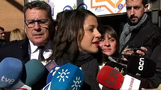 Inés Arrimadas critica a Ada Colau y Roger Torrent por no rendir pleitesía en el besamanos real