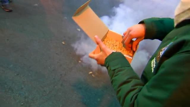 El ruido de los petardos pone en marcha el día de la Crida