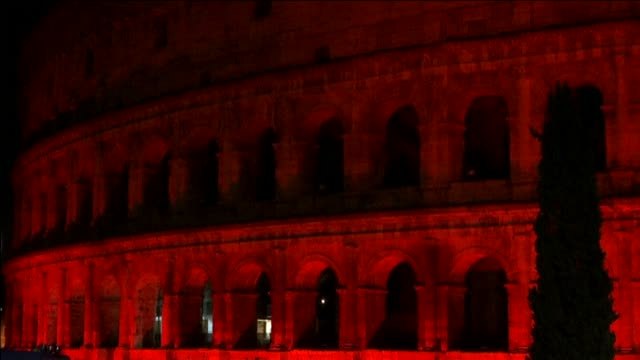 El Coliseo romano se tiñe de rojo para denunciar la persecución de los cristianos en el mundo