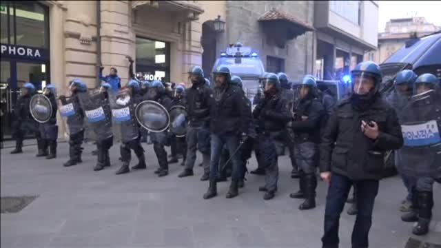 Cientos de personas intentan boicotear un mitin de la ultraderecha en Pisa