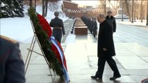 Putin rinde homenaje a los militares rusos en el Día del Defensor de la Patria