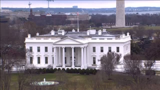 Una mujer empotra su coche contra una barrera de seguridad de la Casa Blanca