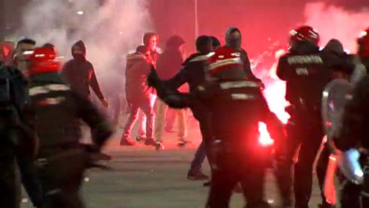 Fallece un ertzaina de 51 años durante la batalla de ultras en los alrededores de San Mamés