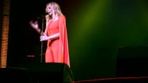 Marta Sánchez pone letra al himno de España