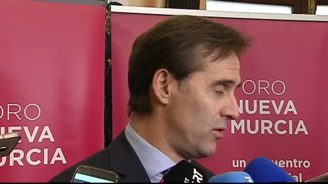 Lopetegui elude entrar en la polémica del himno de Marta Sánchez