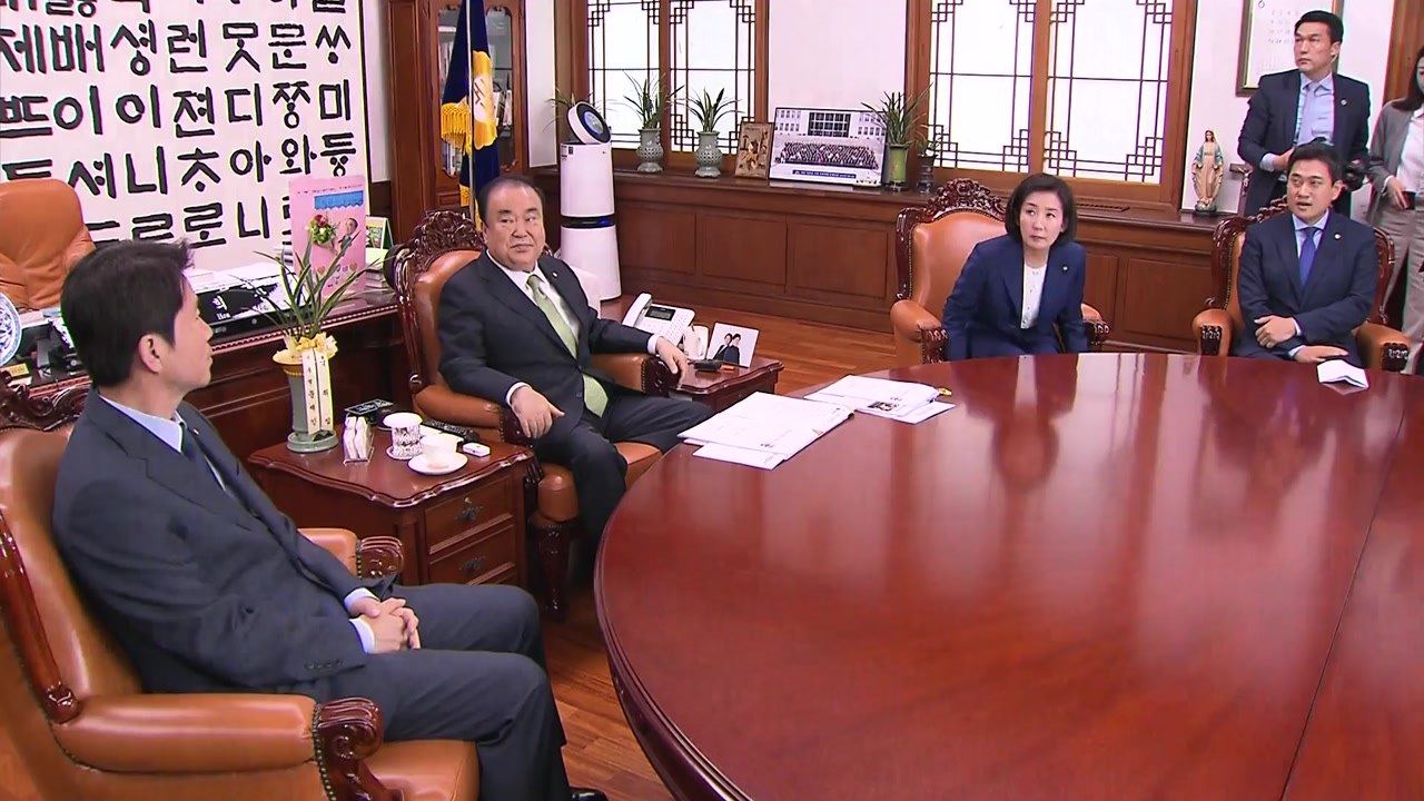 한국 "청문회·일부 상임위 가동"...민주 "한국당, 오로지 정쟁" / YTN