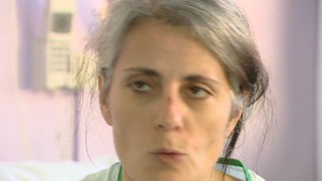 Entrevista a una paciente mientras le extirpan un tumor