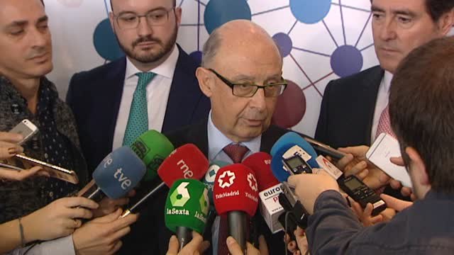 Cristóbal Montoro recomienda a Oxfam cuidar más de su casa antes de hablar de las casas ajenas