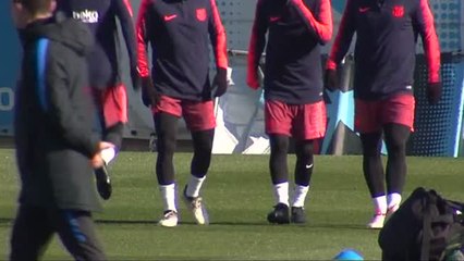 El Barcelona entrena sin Piqué y sin Vermaelen