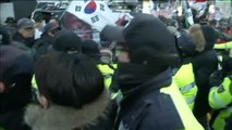 Las protestas anti Corea del Norte acaban en enfrentamientos con la policía
