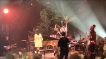 La cantante Lana del Rey no pudo contener las lágrimas sobre el escenario