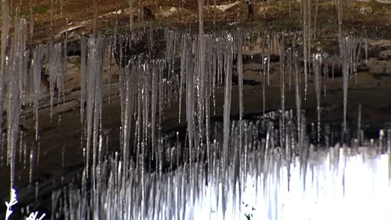 Las gélidas temperaturas provocan la creación de estalactitas en Medina de Rioseco