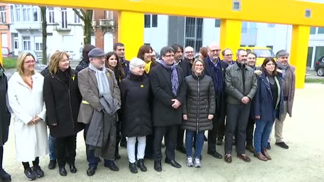 Puigdemont exige gobernar desde el exilio