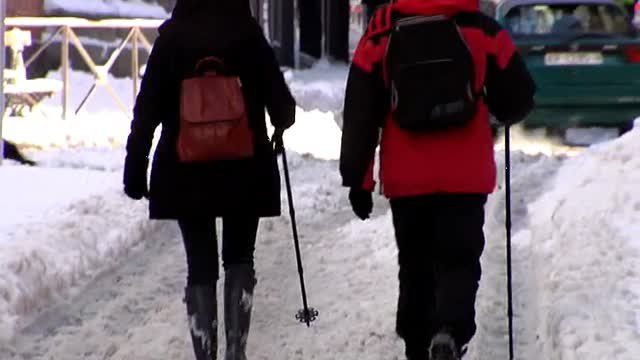 Ávila amanece congelada y el ayuntamiento pide a los vecinos la colaboración ciudadana para afrontar los efectos del temporal de nieve