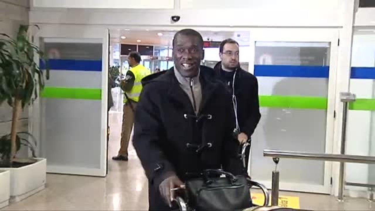 Seedorf aterriza en La Coruña dispuesto a tomar las riendas del Deportivo