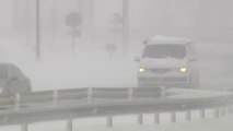 La nieve complica el tráfico en las principales carreteras españolas