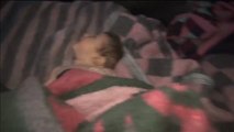 Evacúan a los recién nacidos de un hospital sirio tras el último bombardeo contra civiles