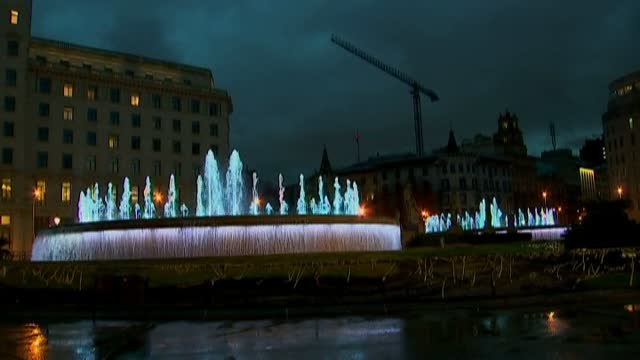 Barcelona se une a la lucha contra el cáncer iluminando de rosa sus principales edificios