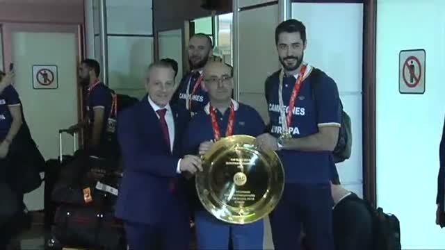 Los Hispanos regresan a España con el campeonato de Europa de balonmano