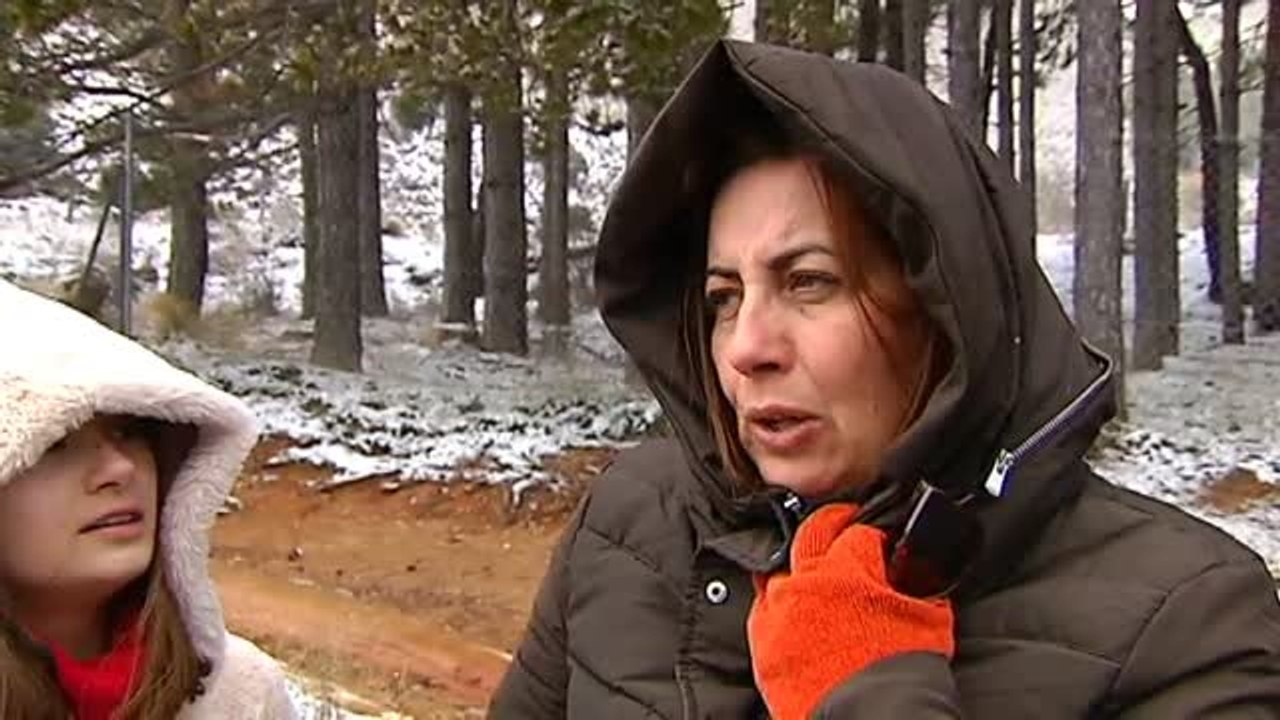 Las alertas por nieve provocan el cierre de varias carreteras en Granada