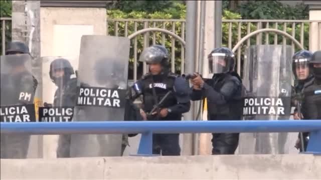 Violentas protestas contra la toma de posesión de Juan Orlando Hernández en Honduras