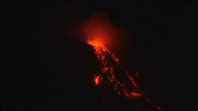 Evacuados 77.000 habitantes en Filipinas por la erupción del volcán Mayon
