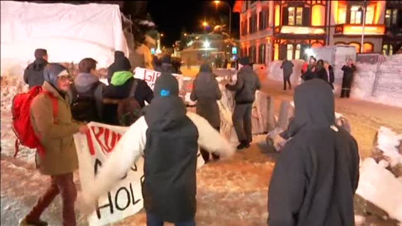 Fuertes medidas de seguridad en Davos controlan las protestas contra el foro económico